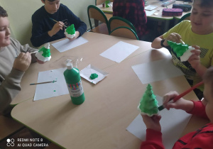 Malowanie z wykorzystanie farb temperowych