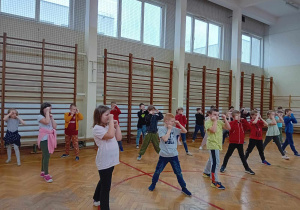 Wspólny trening pierwszaków z kickboxerem