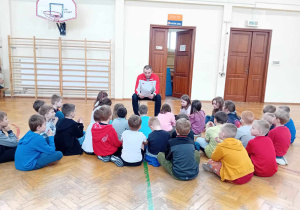 Pogadanka uczniów z trenerem