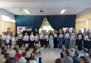 Przedstawicielki wszystkich klas.