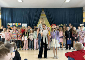 Szkolny pokaz talentów.