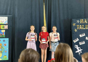 Szkolny pokaz talentów.