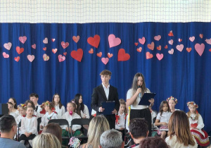 Pamiątkowe zdjęcie wszystkich występujących.